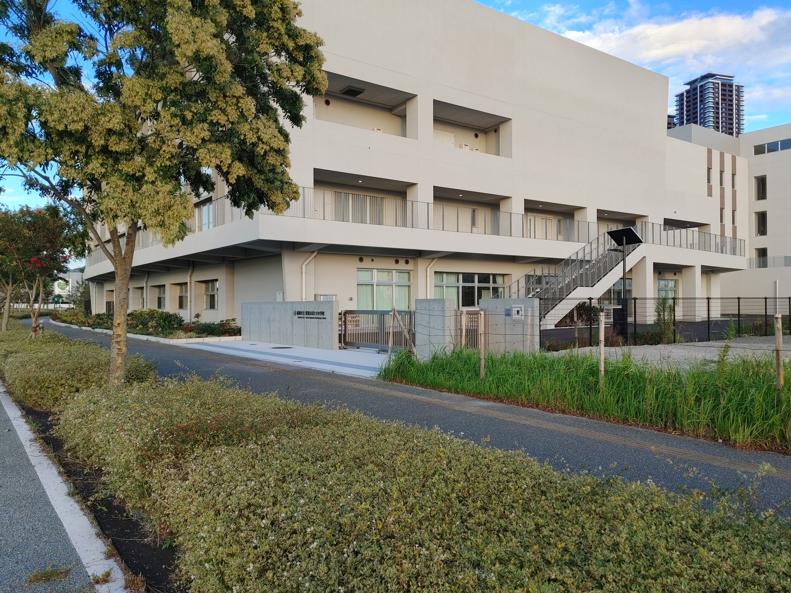 福岡県小学校長会実践事例集II 社会に開かれた学校経営の展開 福岡県小学校長会実践事例集II 社会に開かれた学校経営